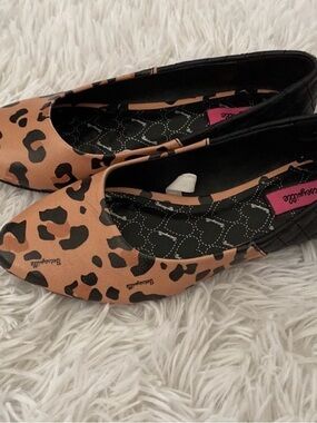 Betsey Johnson betseyville cheetah print flats